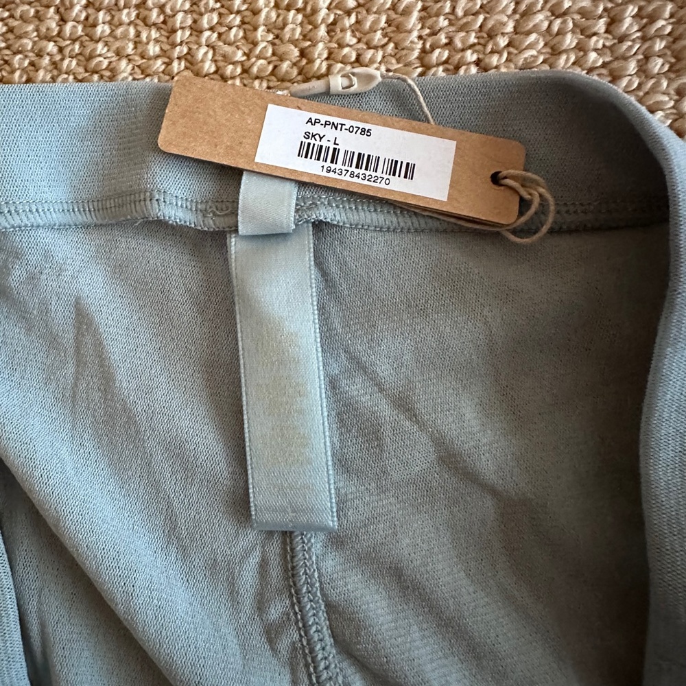 Skims Sky Summer Mesh Pants, Size Large NWT - Picture 4 of 4